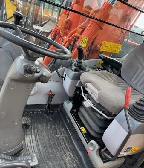 Колёсный экскаватор Hitachi ZX 170 W: фото 12