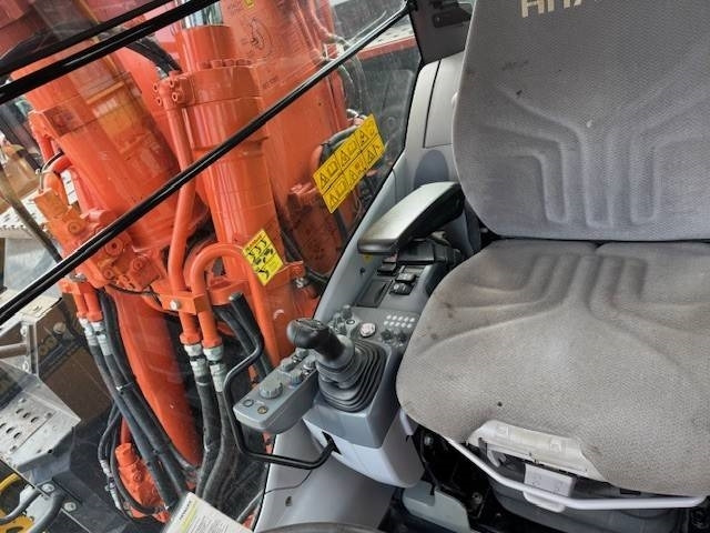 Колёсный экскаватор Hitachi ZX 170 W: фото 13