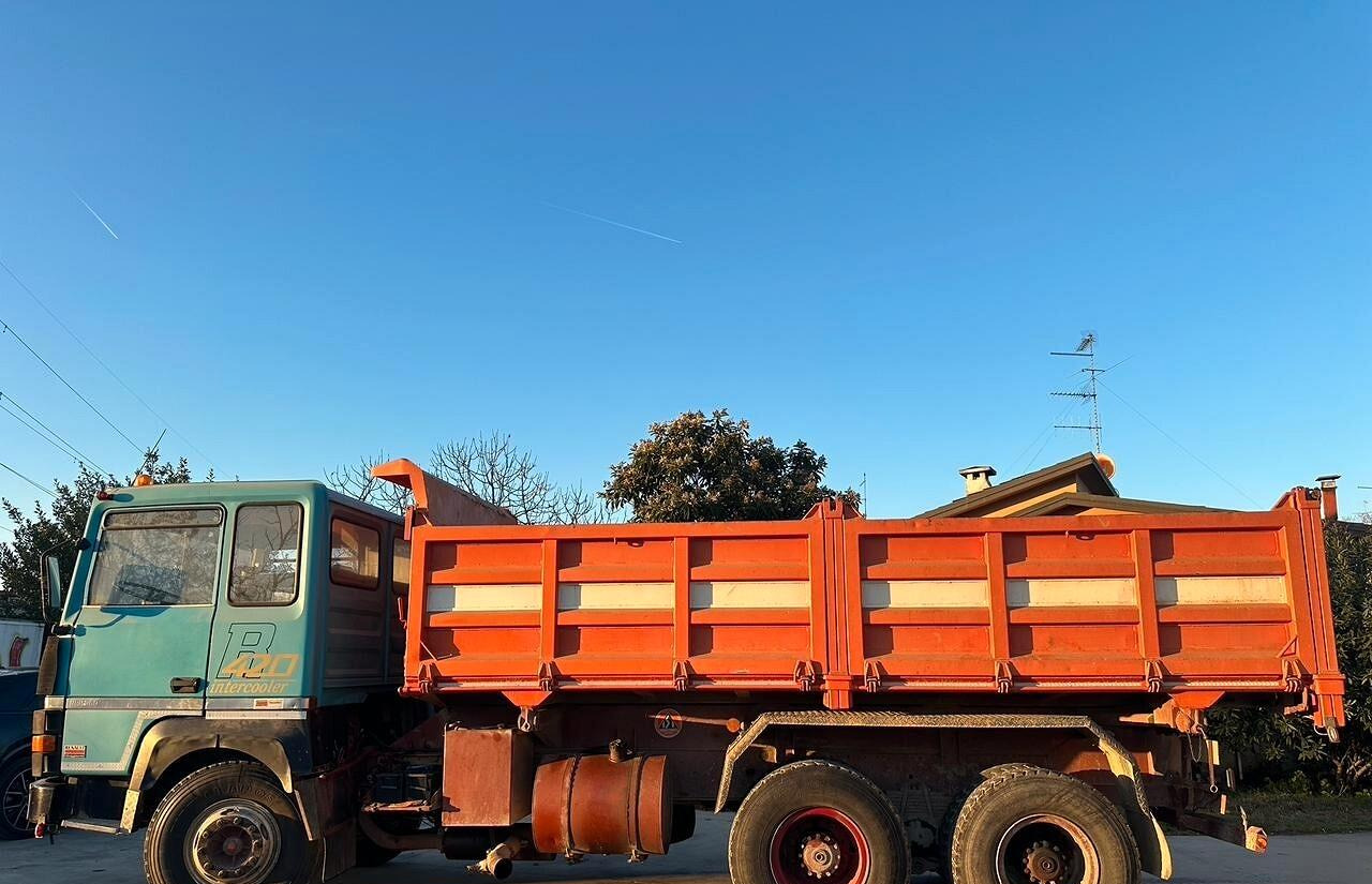 Renault R420 3 assi ribaltabile - Самосвал: фото 5 Renault R420 3 assi ribaltabile - Самосвал: фото 5