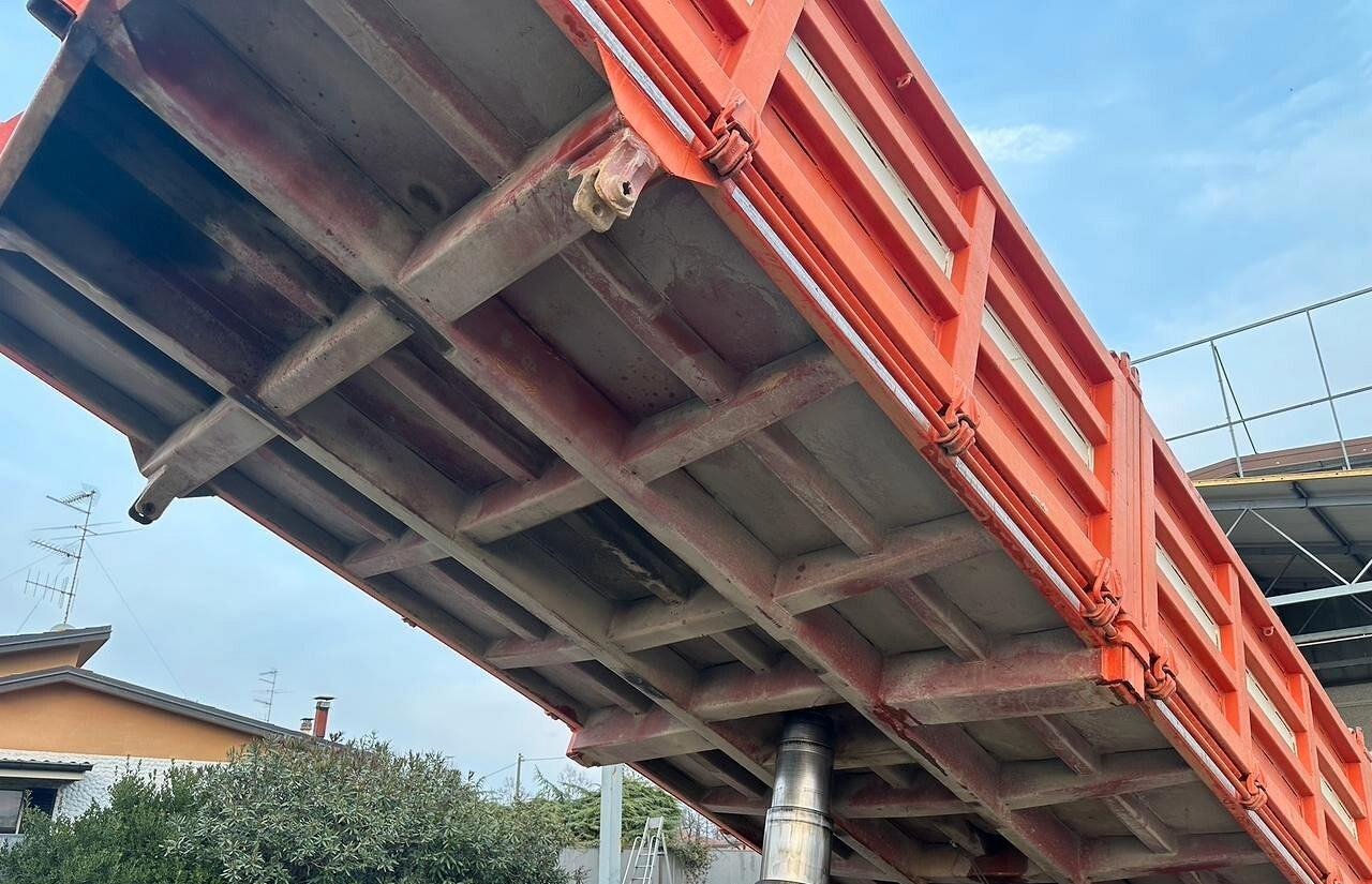 Самосвал Renault R420 3 assi ribaltabile: фото 12 Самосвал Renault R420 3 assi ribaltabile: фото 12