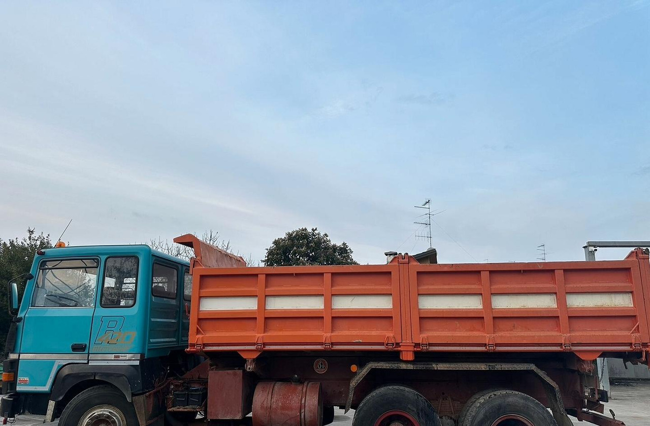 Самосвал Renault R420 3 assi ribaltabile: фото 7 Самосвал Renault R420 3 assi ribaltabile: фото 7