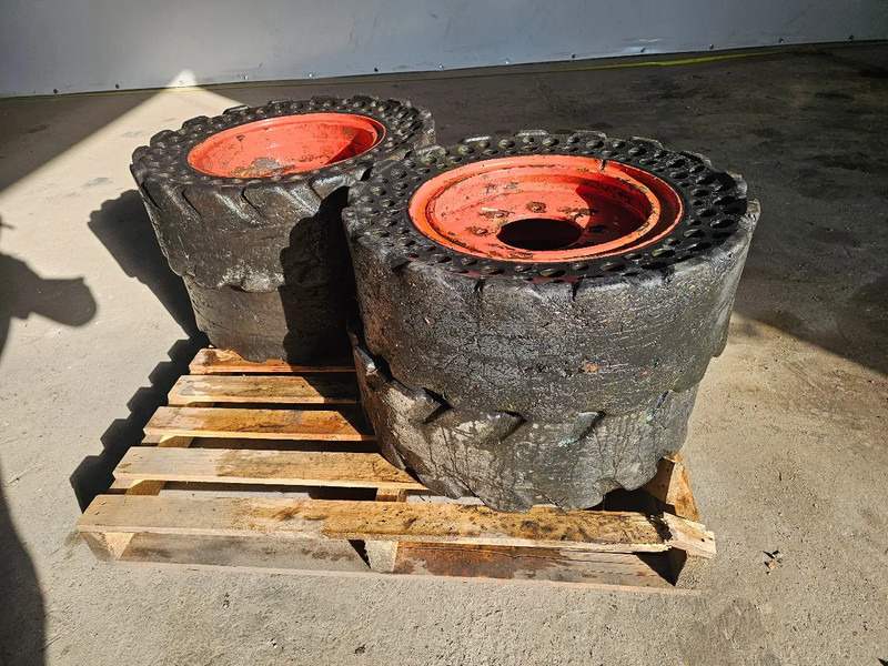 Michelin 30x10-16 - Шина для Грузовиков: фото 2 Michelin 30x10-16 - Шина для Грузовиков: фото 2