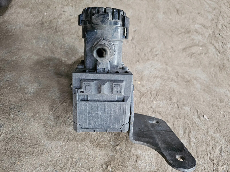KNORR-BREMSE Ebs modulator - Запчасти для Грузовиков: фото 2 KNORR-BREMSE Ebs modulator - Запчасти для Грузовиков: фото 2