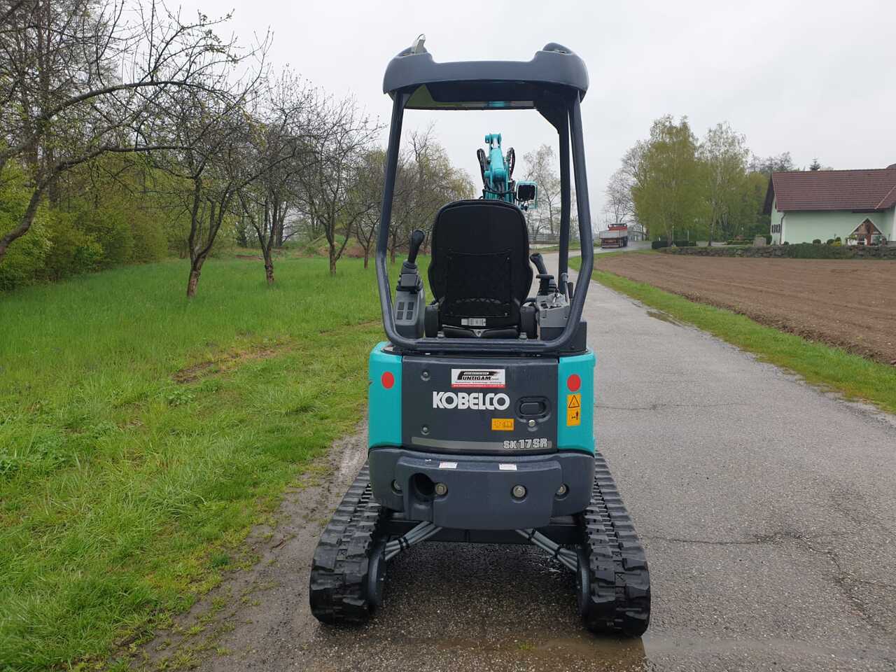 KOBELCO SK 17 SR-3E - Мини-экскаватор: фото 5 KOBELCO SK 17 SR-3E - Мини-экскаватор: фото 5