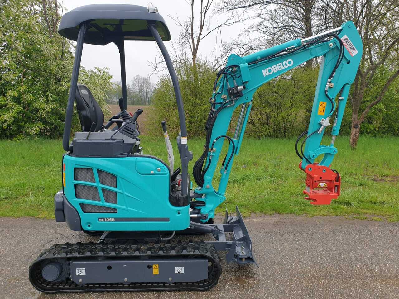 KOBELCO SK 17 SR-3E - Мини-экскаватор: фото 2 KOBELCO SK 17 SR-3E - Мини-экскаватор: фото 2
