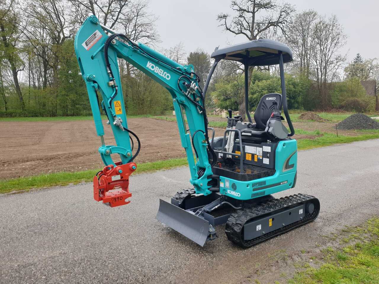 KOBELCO SK 17 SR-3E - Мини-экскаватор: фото 3 KOBELCO SK 17 SR-3E - Мини-экскаватор: фото 3