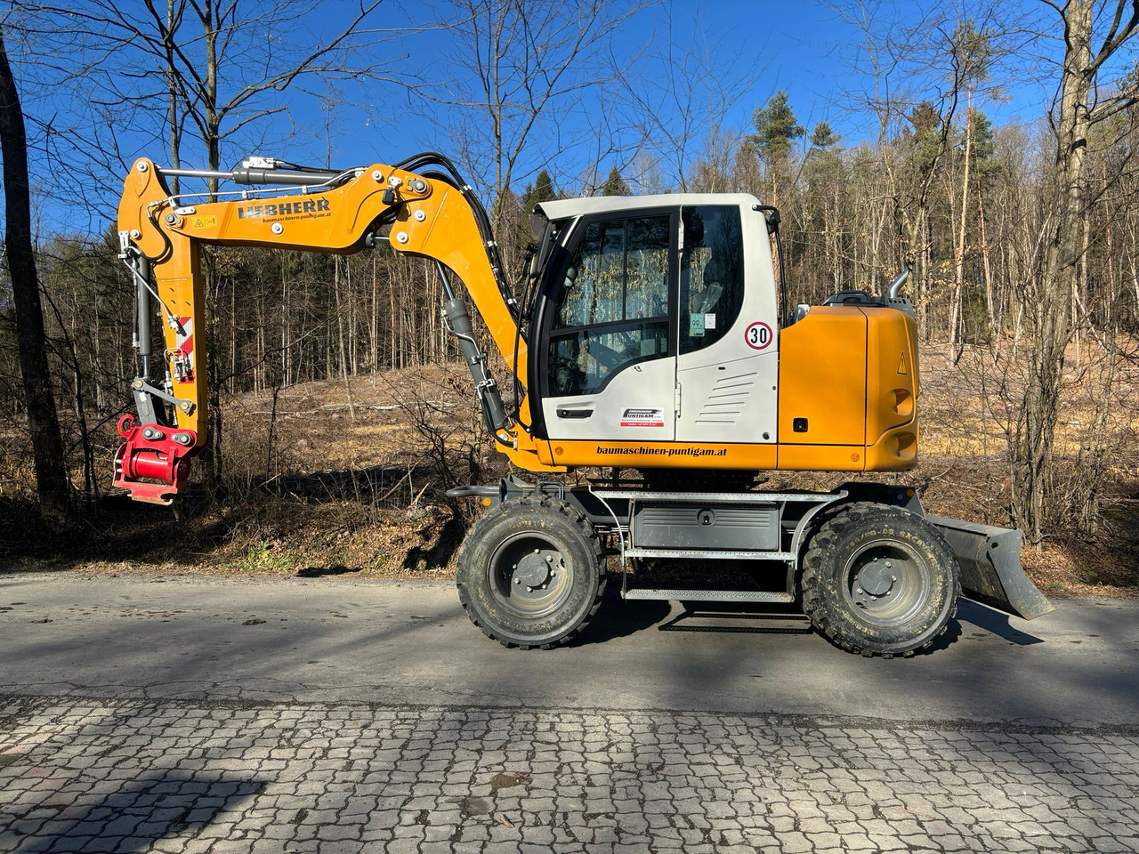 LIEBHERR A 910 Compact Litronic - Колёсный экскаватор: фото 1 LIEBHERR A 910 Compact Litronic - Колёсный экскаватор: фото 1