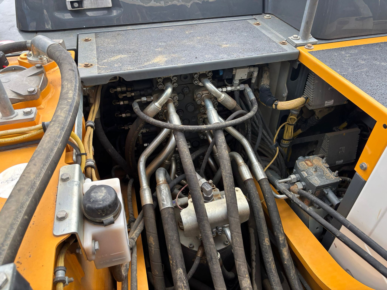 Гусеничный экскаватор LIEBHERR R 922 LC: фото 9