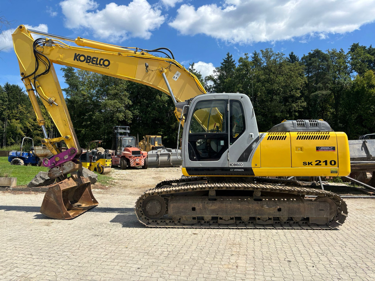 NEW HOLLAND Kobelco E 215 B - Гусеничный экскаватор: фото 1 NEW HOLLAND Kobelco E 215 B - Гусеничный экскаватор: фото 1