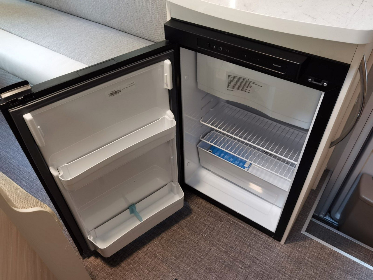 Альковный автодом Eura Mobil ACTIVA ONE 630 LS / -2025- / 140PS / RAUMWUNDER: фото 21 Альковный автодом Eura Mobil ACTIVA ONE 630 LS / -2025- / 140PS / RAUMWUNDER: фото 21