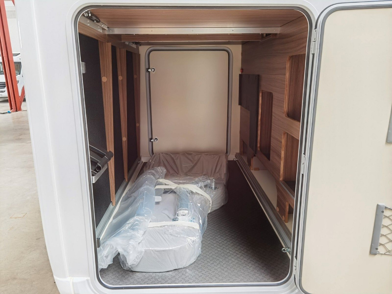 Полуинтегрированный автодом Eura Mobil CONTURA 766 EB / LUMINARY PAKET / EINZELBETTEN: фото 9