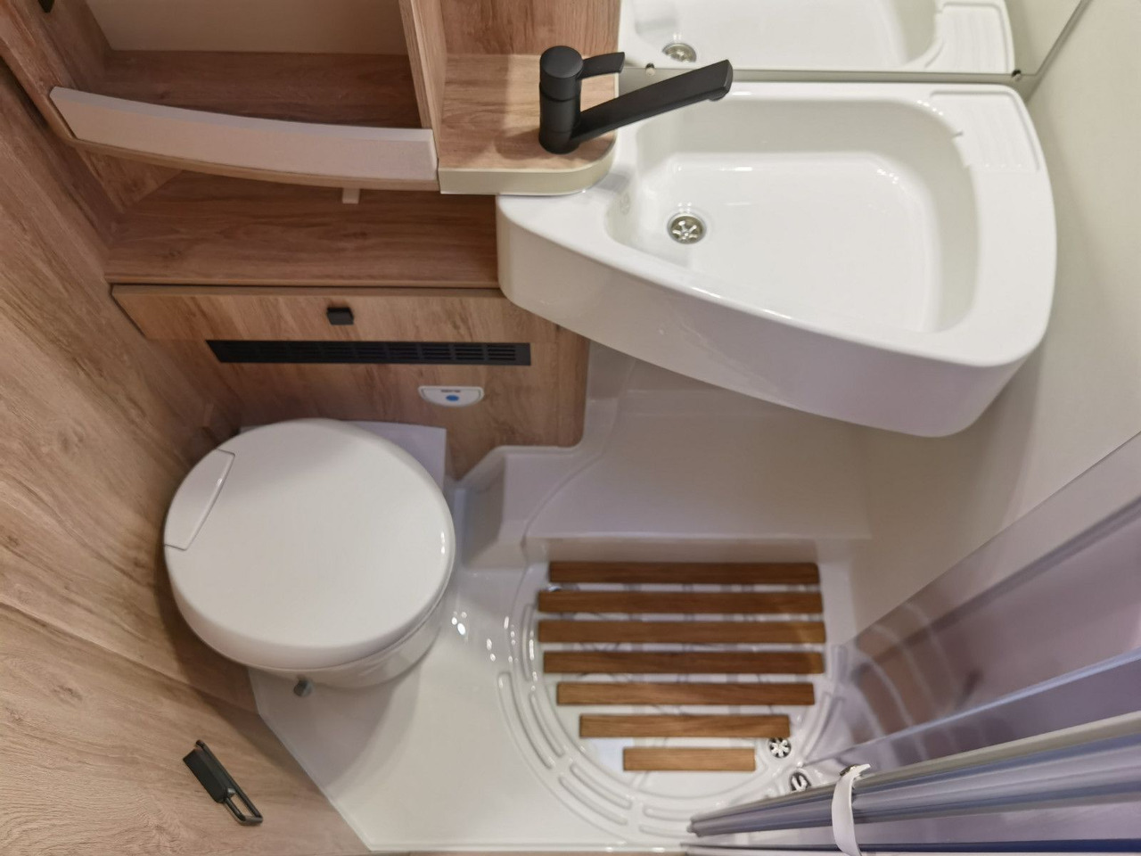 Полуинтегрированный автодом Eura Mobil PROFILA T 696 EB /-2025-/ S-PAKET / EINZELBETTEN: фото 21