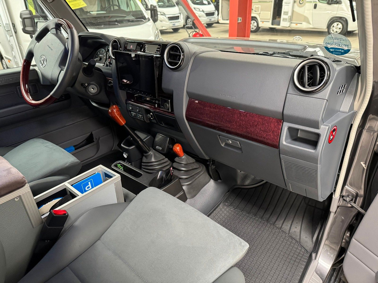 Легковой автомобиль Toyota TOYOTA LAND CRUISER GRJ 79 DC - VX LIMITED: фото 14