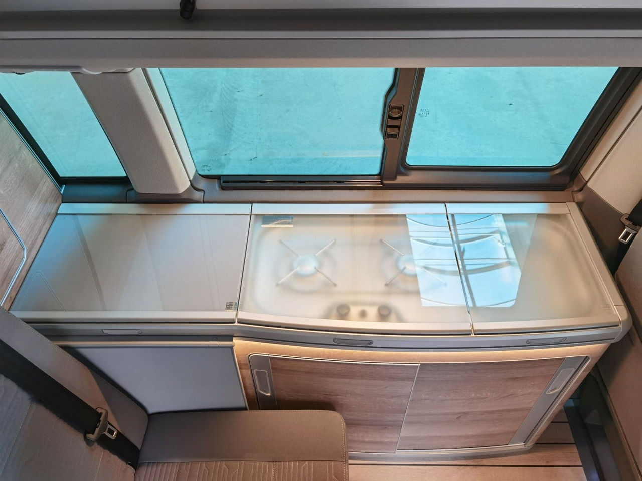 Пассажирский фургон Volkswagen T6.1 CALIFORNIA OCEAN EDITION / DSG / NAVI / ACC: фото 21