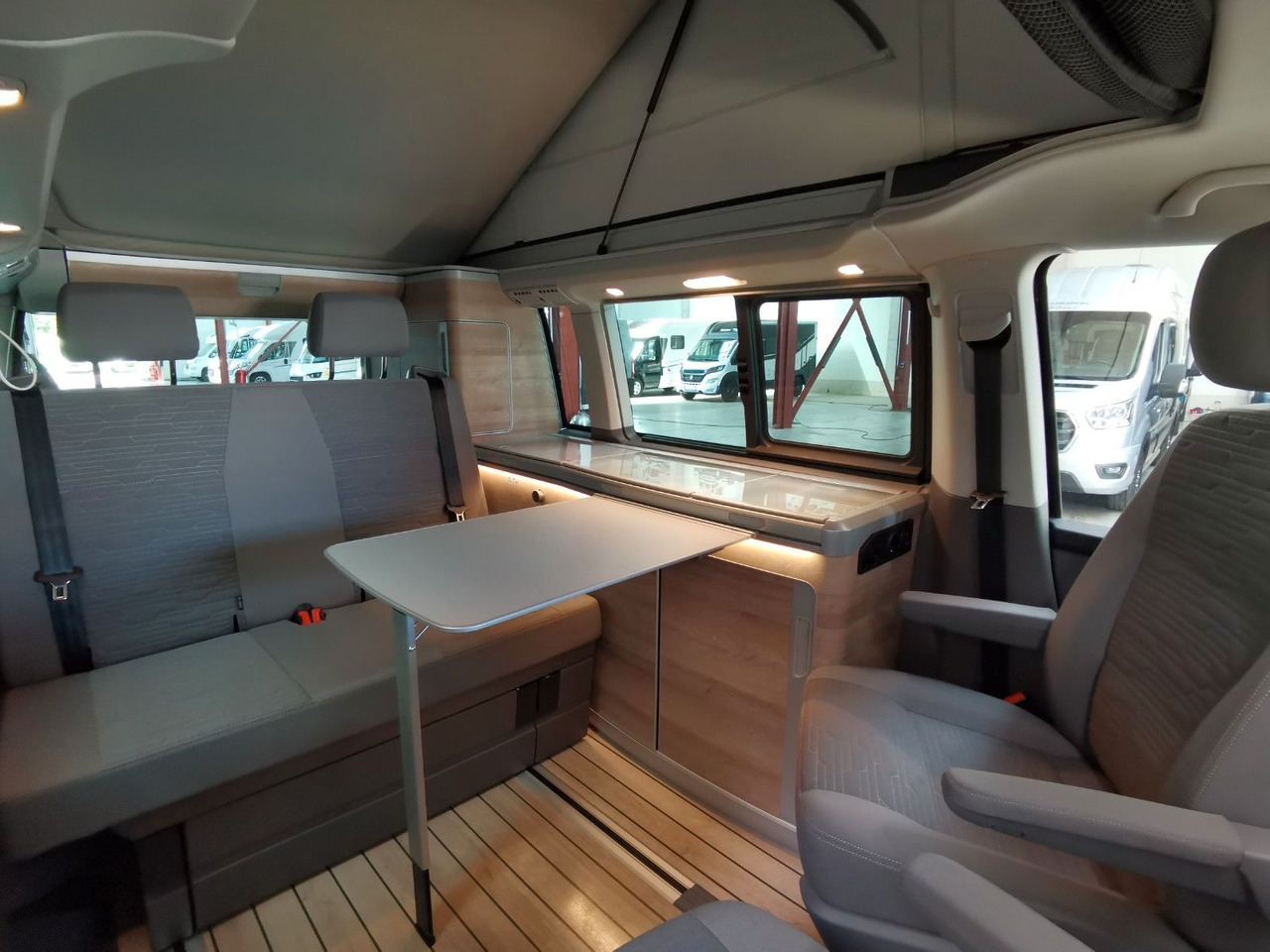 Пассажирский фургон Volkswagen T6.1 CALIFORNIA OCEAN EDITION / DSG / NAVI / ACC: фото 19