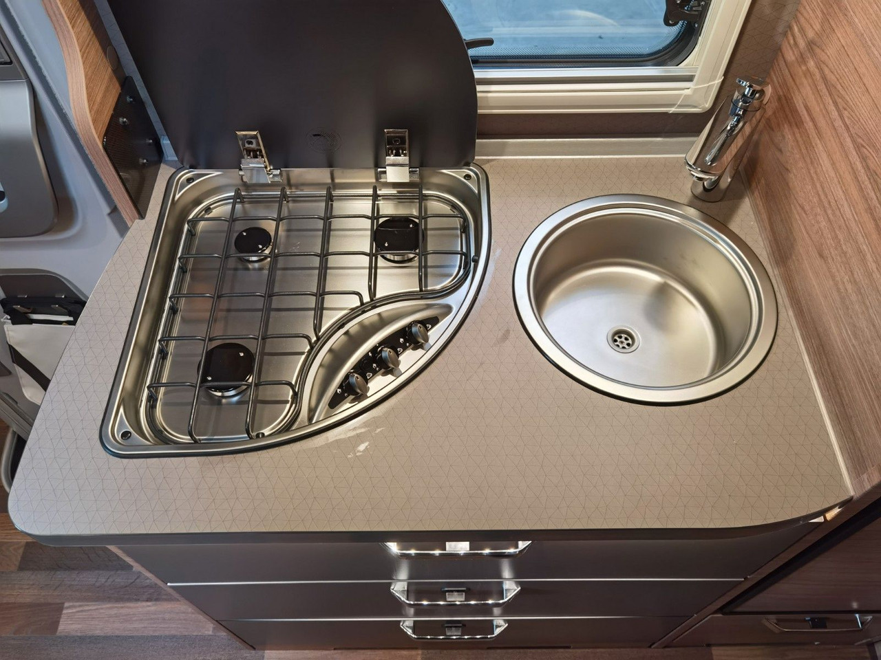 Полуинтегрированный автодом Weinsberg CARACOMPACT 600 MEG PEPPER / MODELL 2026: фото 19 Полуинтегрированный автодом Weinsberg CARACOMPACT 600 MEG PEPPER / MODELL 2026: фото 19