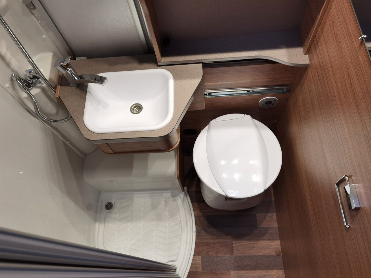 Полуинтегрированный автодом Weinsberg CARACOMPACT 600 MEG PEPPER / MODELL 2026: фото 23 Полуинтегрированный автодом Weinsberg CARACOMPACT 600 MEG PEPPER / MODELL 2026: фото 23