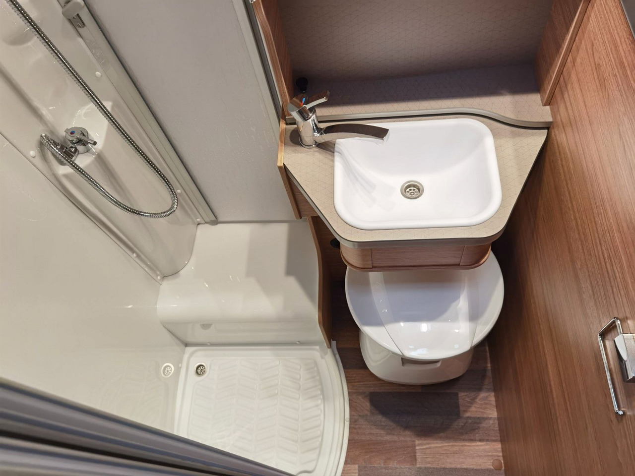 Полуинтегрированный автодом Weinsberg CARACOMPACT 600 MEG PEPPER / MODELL 2026: фото 22 Полуинтегрированный автодом Weinsberg CARACOMPACT 600 MEG PEPPER / MODELL 2026: фото 22