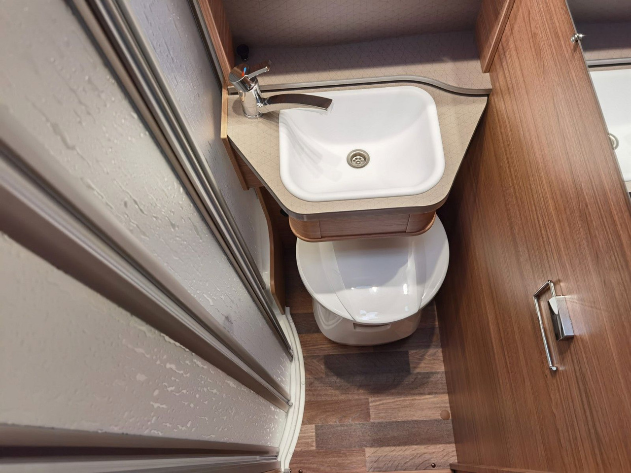 Полуинтегрированный автодом Weinsberg CARACOMPACT 600 MEG PEPPER / MODELL 2026: фото 24 Полуинтегрированный автодом Weinsberg CARACOMPACT 600 MEG PEPPER / MODELL 2026: фото 24