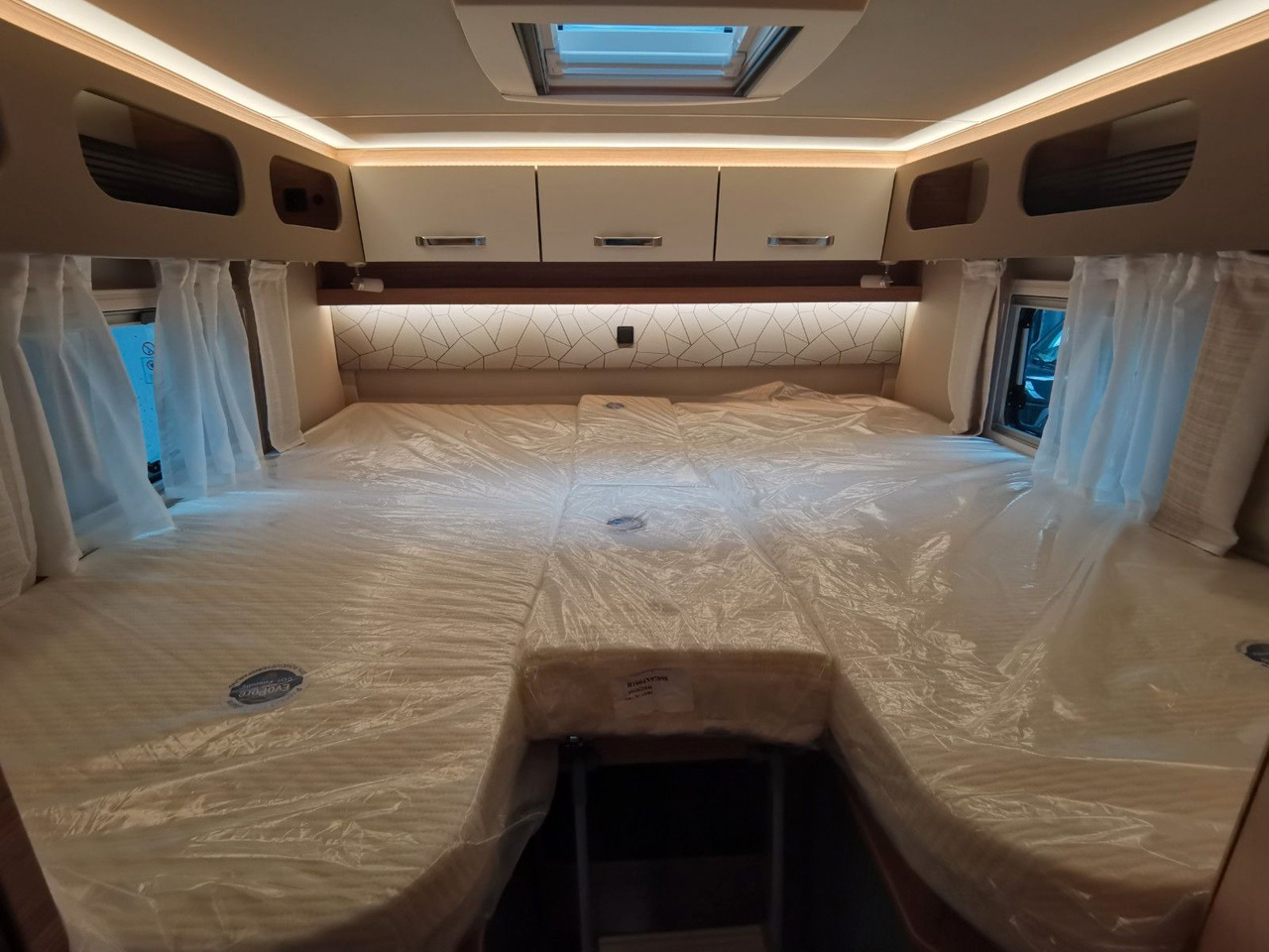 Полуинтегрированный автодом Weinsberg CARACOMPACT 600 MEG PEPPER / MODELL 2026: фото 21 Полуинтегрированный автодом Weinsberg CARACOMPACT 600 MEG PEPPER / MODELL 2026: фото 21