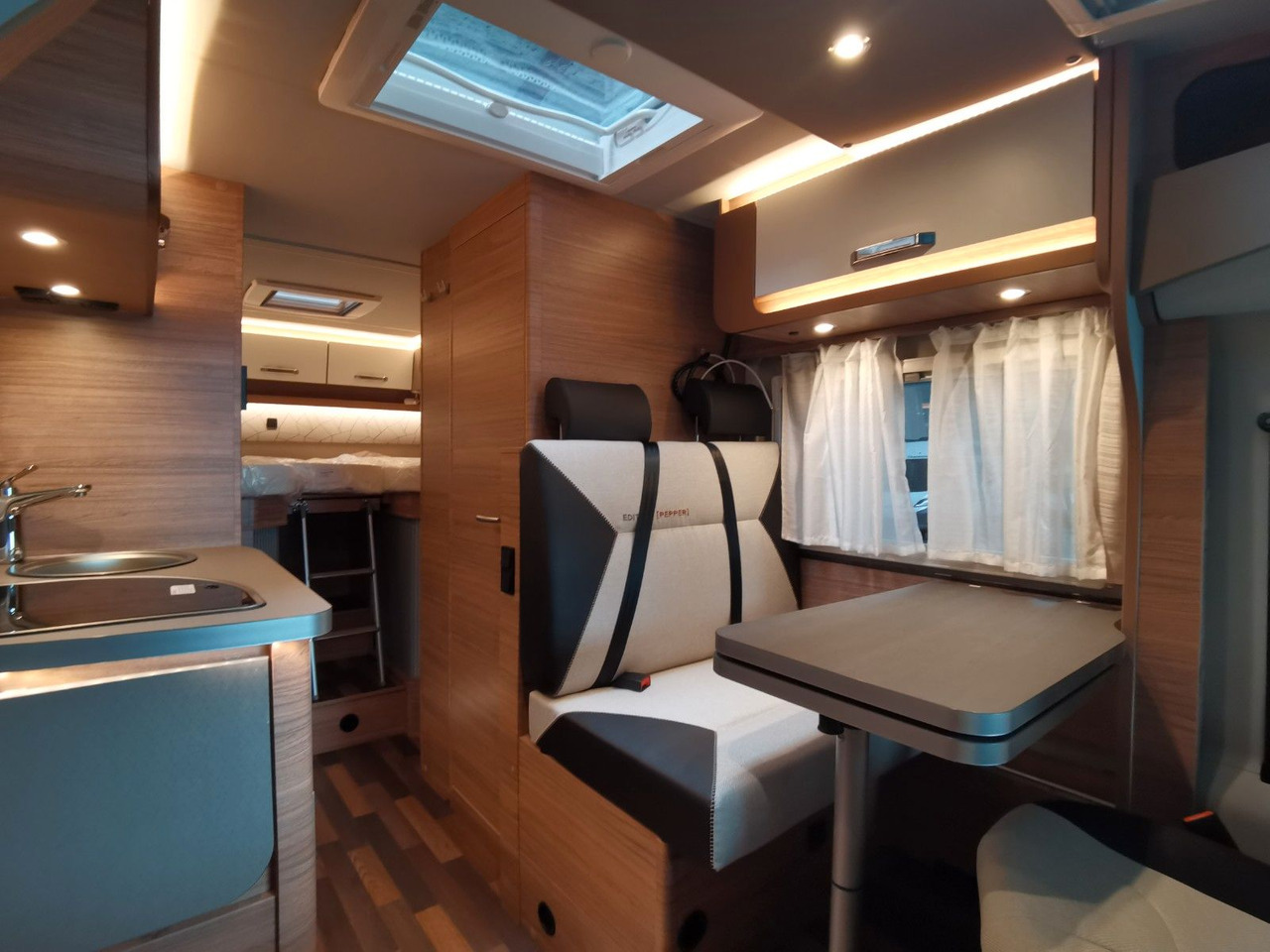 Полуинтегрированный автодом Weinsberg CARACOMPACT 600 MEG PEPPER / MODELL 2026: фото 16 Полуинтегрированный автодом Weinsberg CARACOMPACT 600 MEG PEPPER / MODELL 2026: фото 16