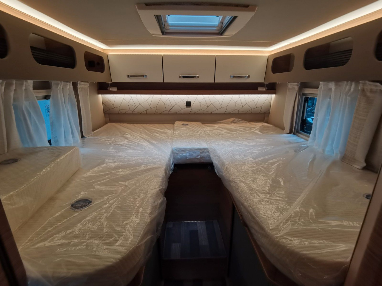 Полуинтегрированный автодом Weinsberg CARACOMPACT 600 MEG PEPPER / MODELL 2026: фото 20 Полуинтегрированный автодом Weinsberg CARACOMPACT 600 MEG PEPPER / MODELL 2026: фото 20