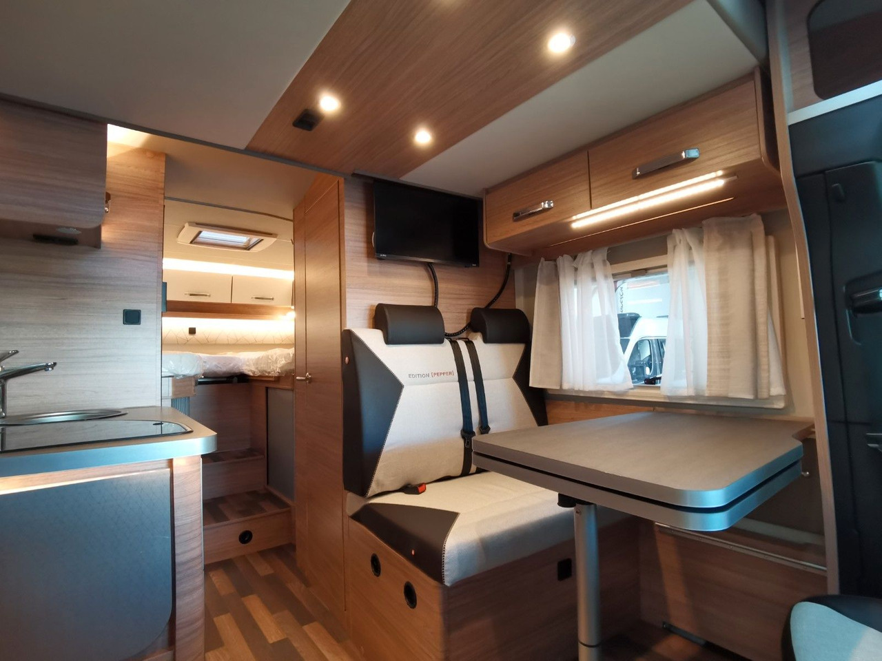 Полуинтегрированный автодом Weinsberg CARACOMPACT SUITE 640 MEG PEPPER / - MODELL 2025: фото 13