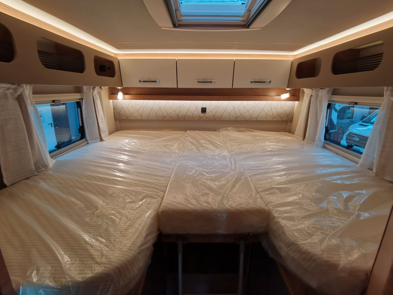 Полуинтегрированный автодом Weinsberg CARACOMPACT SUITE 640 MEG PEPPER / - MODELL 2025: фото 18