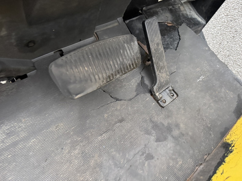 Дизельный погрузчик Yale GDP30 TF Triplo 465 Freelift / Sideshift / Mazda Diesel 2005: фото 12