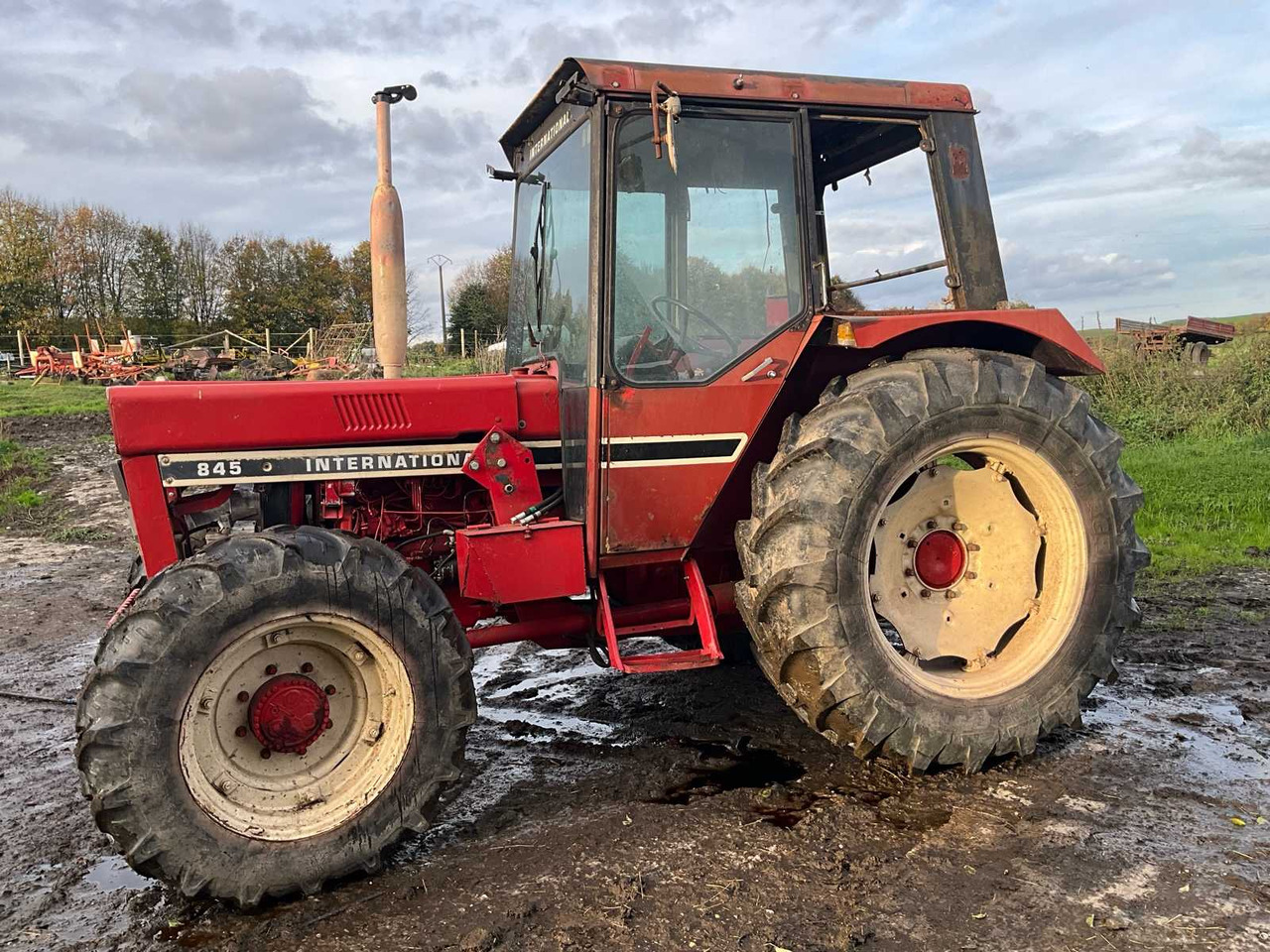 1980 INTERNATIONAL 845 + FRONT LOADER + ACCESSORIES - Трактор: фото 2 1980 INTERNATIONAL 845 + FRONT LOADER + ACCESSORIES - Трактор: фото 2