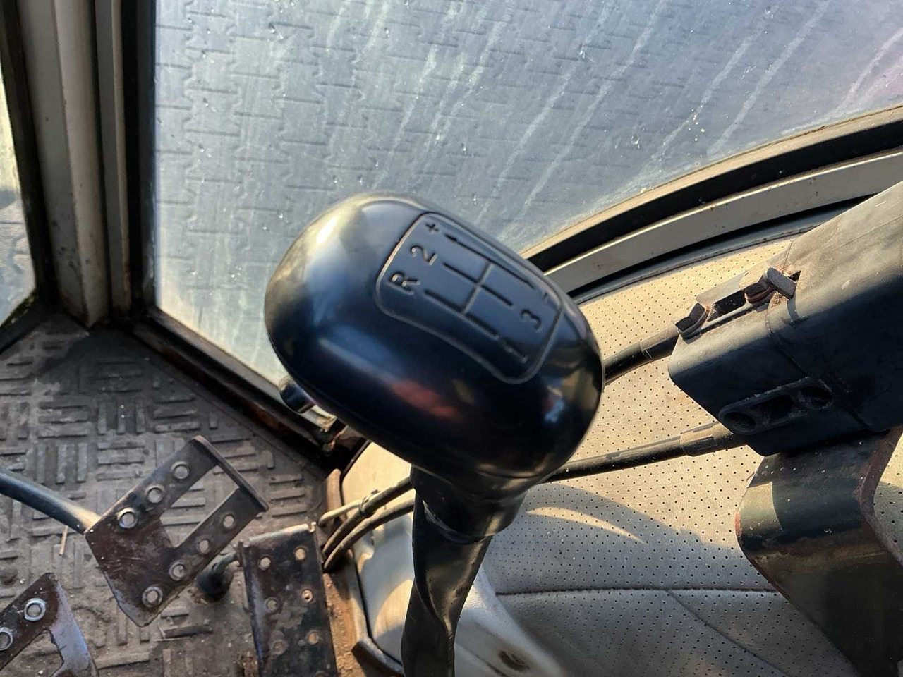 Трактор 1996 MASSEY FERGUSON 399 FOUR WHEEL DRIVE FARM TRACTOR: фото 19