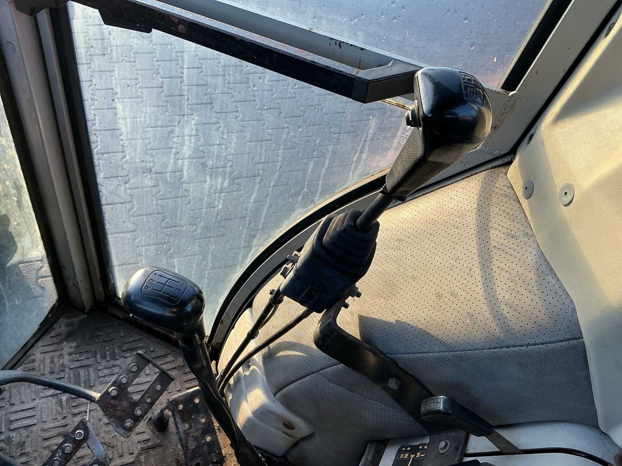 Трактор 1996 MASSEY FERGUSON 399 FOUR WHEEL DRIVE FARM TRACTOR: фото 18