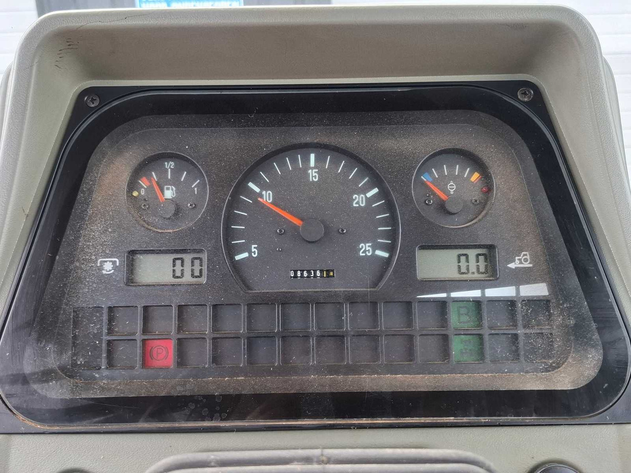 Трактор 1997 MASSEY FERGUSON 8130 DYNASHIFT ALL-WHEEL DRIVE FARM TRACTOR: фото 18