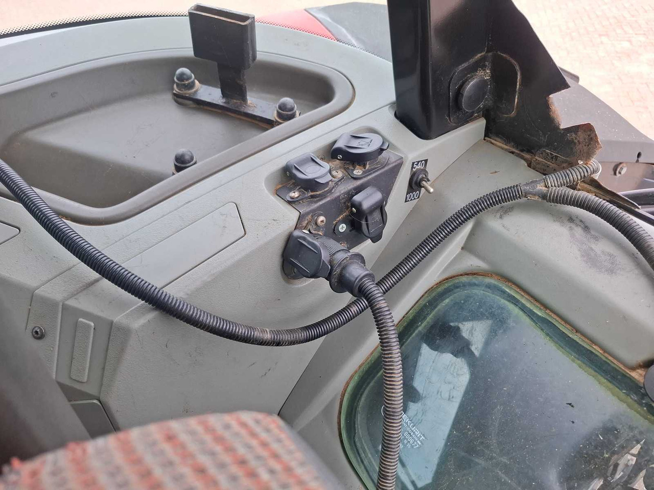 Трактор 1997 MASSEY FERGUSON 8130 DYNASHIFT ALL-WHEEL DRIVE FARM TRACTOR: фото 14