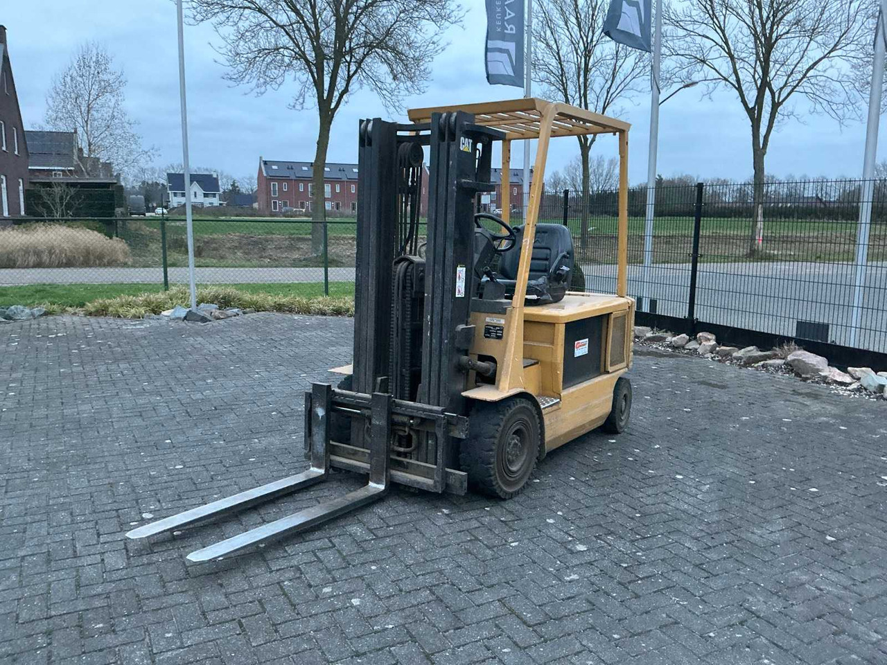 1999 CATERPILLAR EP25 FORKLIFT - Вилочный погрузчик: фото 4 1999 CATERPILLAR EP25 FORKLIFT - Вилочный погрузчик: фото 4