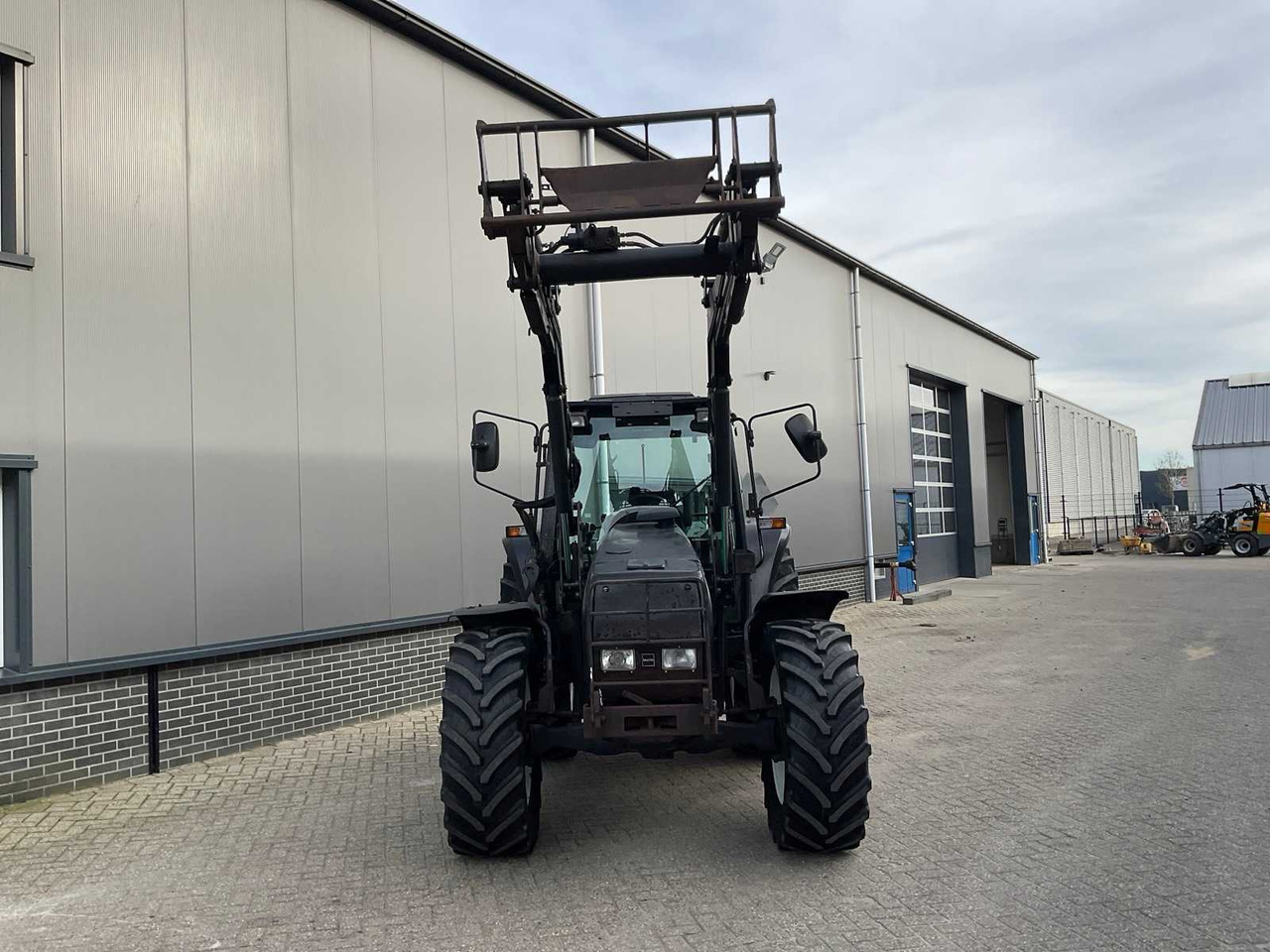 1999 VALTRA 6400 ALL-WHEEL DRIVE AGRICULTURAL TRACTOR - Трактор: фото 3 1999 VALTRA 6400 ALL-WHEEL DRIVE AGRICULTURAL TRACTOR - Трактор: фото 3