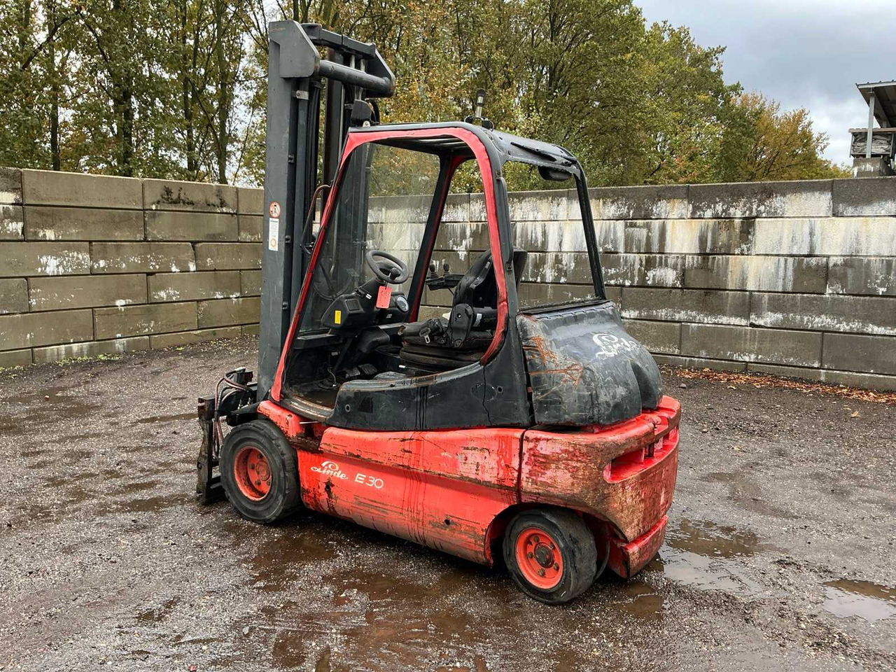 2000 LINDE E30-02 FORKLIFT TRUCK DEFECTIVE - Вилочный погрузчик: фото 3 2000 LINDE E30-02 FORKLIFT TRUCK DEFECTIVE - Вилочный погрузчик: фото 3