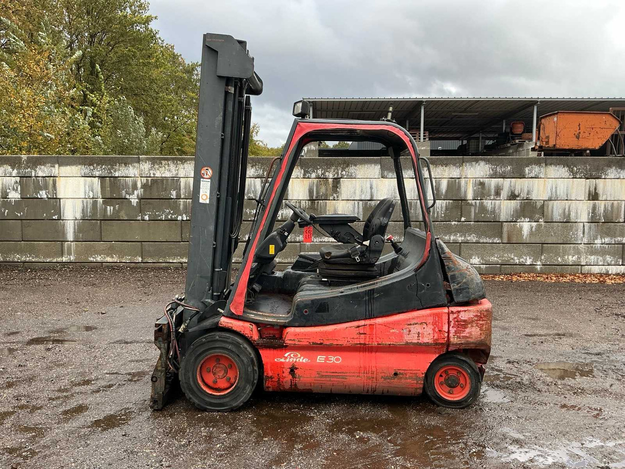 2000 LINDE E30-02 FORKLIFT TRUCK DEFECTIVE - Вилочный погрузчик: фото 2 2000 LINDE E30-02 FORKLIFT TRUCK DEFECTIVE - Вилочный погрузчик: фото 2