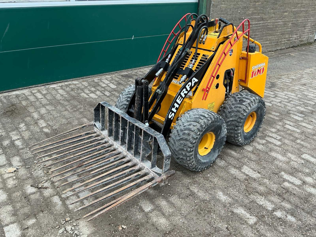 2003 SHERPA 100 SKID STEER LOADER - Гусеничный мини-погрузчик: фото 1 2003 SHERPA 100 SKID STEER LOADER - Гусеничный мини-погрузчик: фото 1