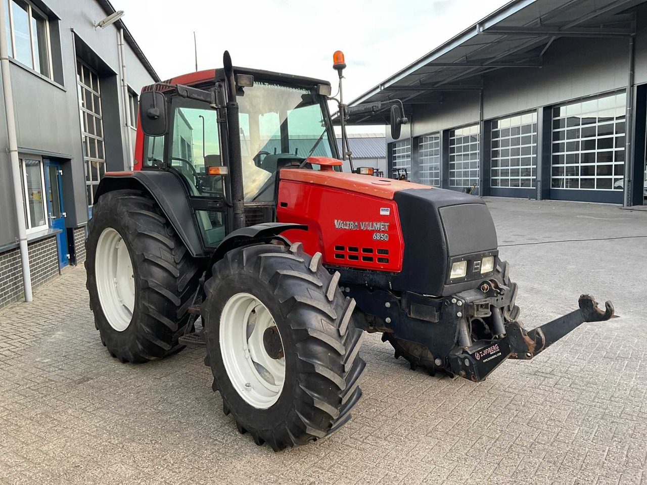 2005 VALTRA 6850 HITECH ALL-WHEEL DRIVE FARM TRACTOR - Трактор: фото 4 2005 VALTRA 6850 HITECH ALL-WHEEL DRIVE FARM TRACTOR - Трактор: фото 4