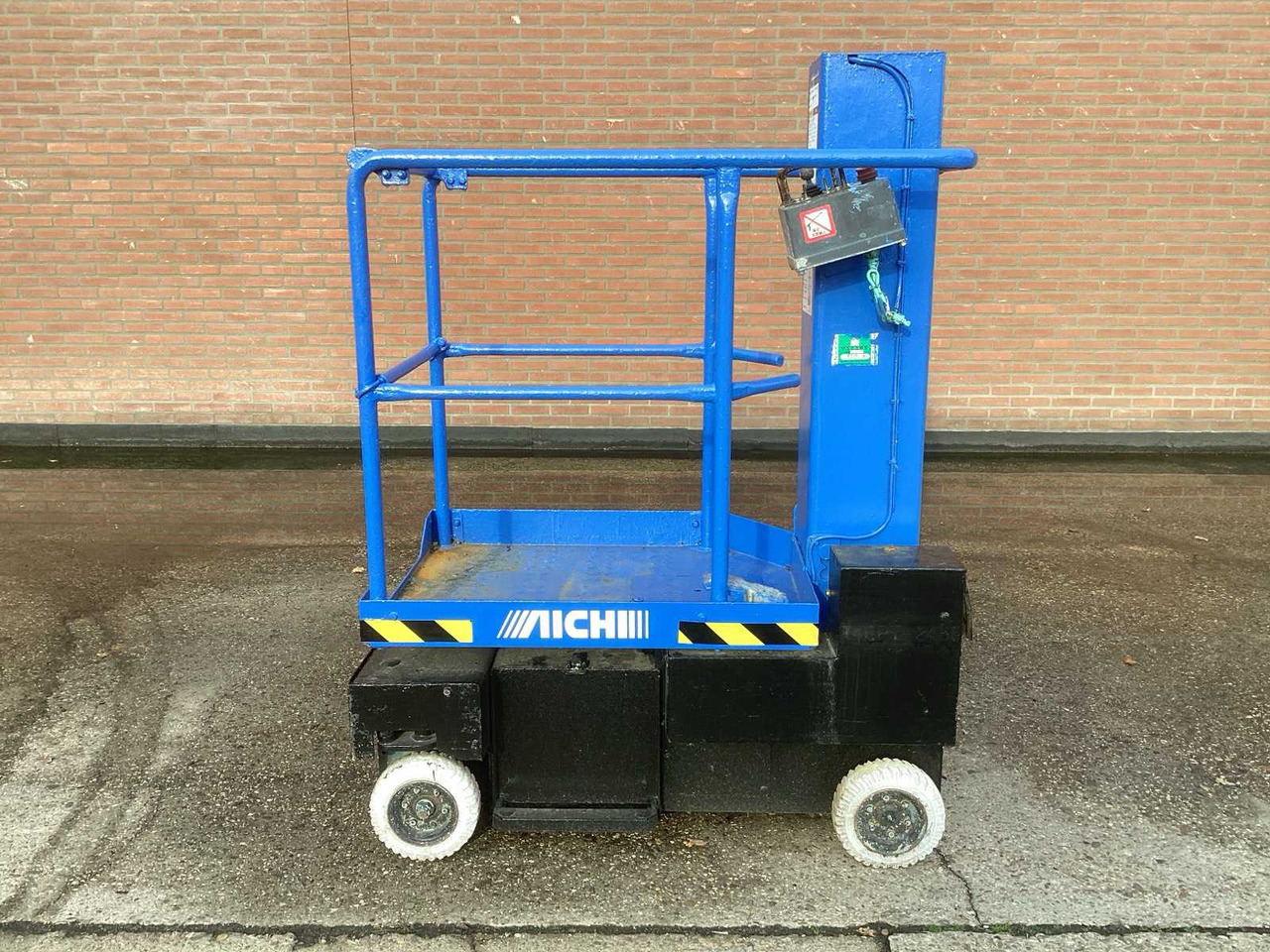 2006 AICHI SV 04 B AERIAL PLATFORM - Подъёмник: фото 2 2006 AICHI SV 04 B AERIAL PLATFORM - Подъёмник: фото 2