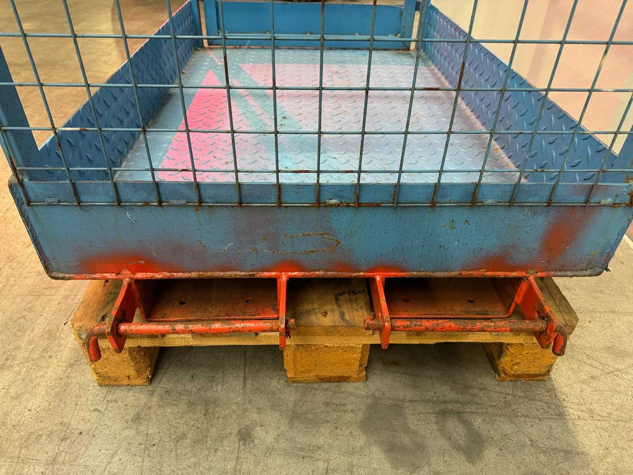 2011 BAUER WORK CAGE FUSE CAGE LATTICE BOX FORKLIFT REACH TRUCK - Вилочный погрузчик: фото 4 2011 BAUER WORK CAGE FUSE CAGE LATTICE BOX FORKLIFT REACH TRUCK - Вилочный погрузчик: фото 4