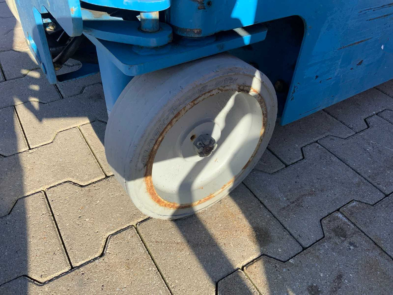 Подъёмник 2011 GENIE GRC-12 AERIAL PLATFORM / PASSENGER LIFT: фото 11