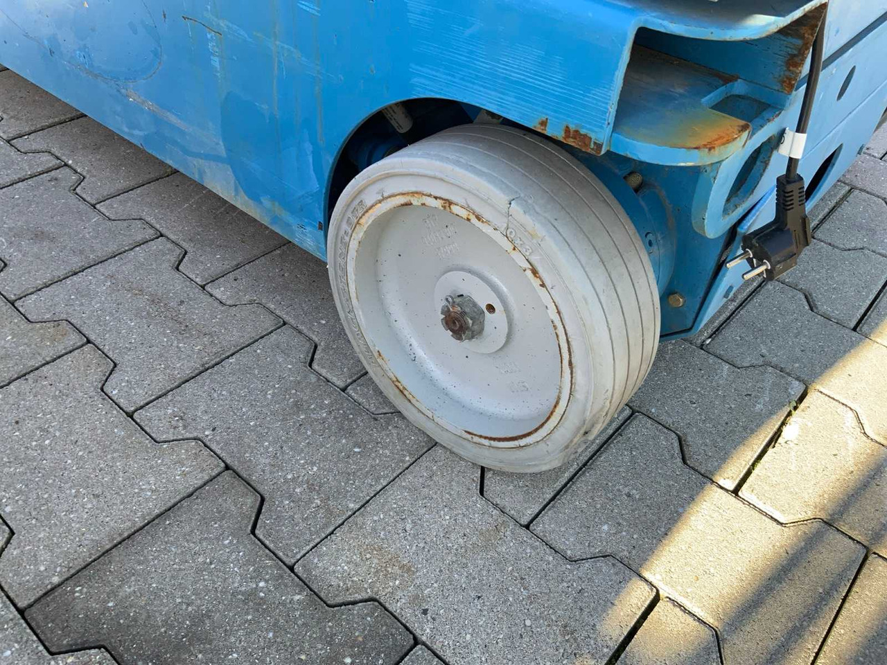 Подъёмник 2011 GENIE GRC-12 AERIAL PLATFORM / PASSENGER LIFT: фото 10