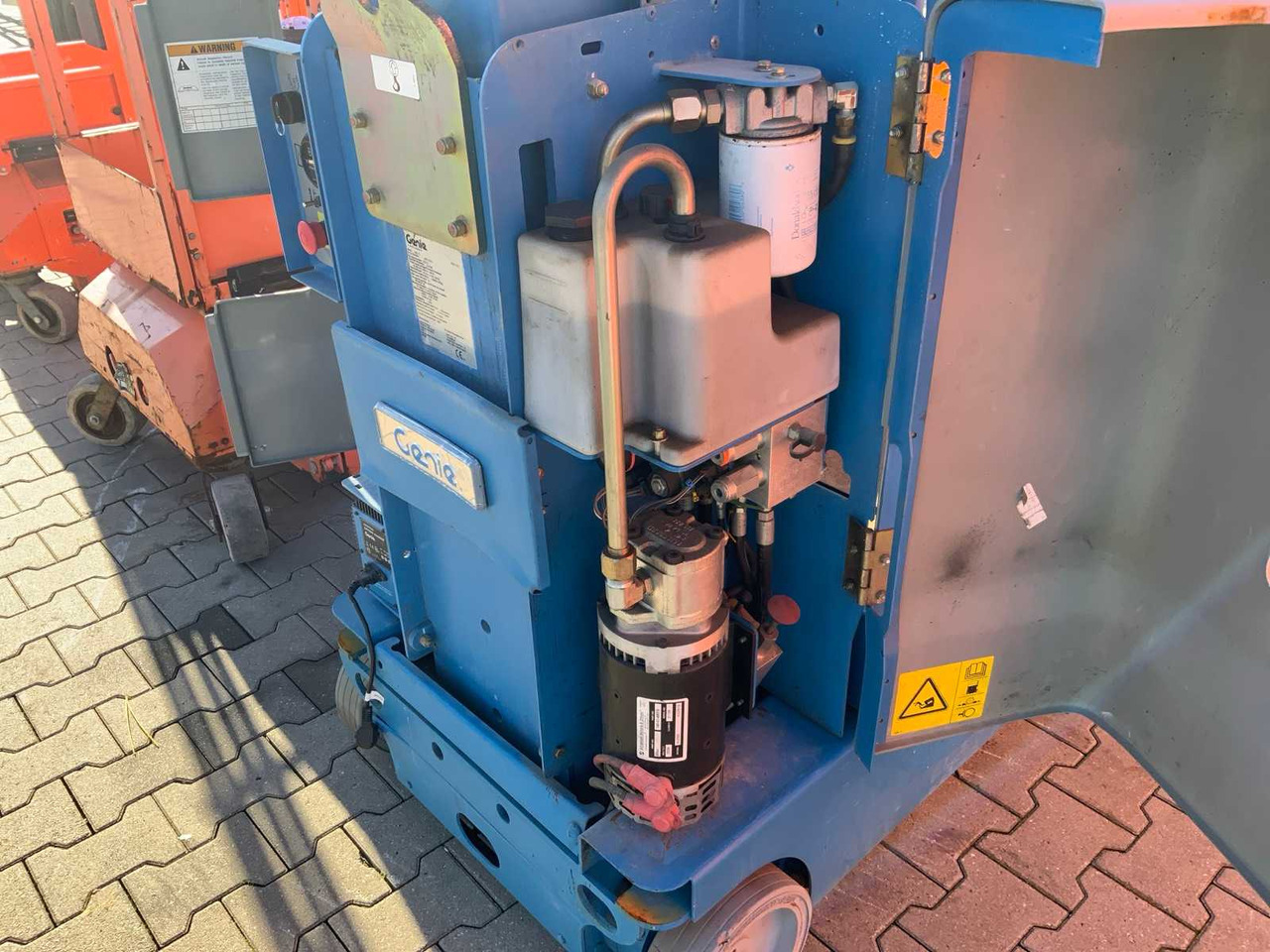 Подъёмник 2011 GENIE GRC-12 AERIAL PLATFORM / PASSENGER LIFT: фото 9