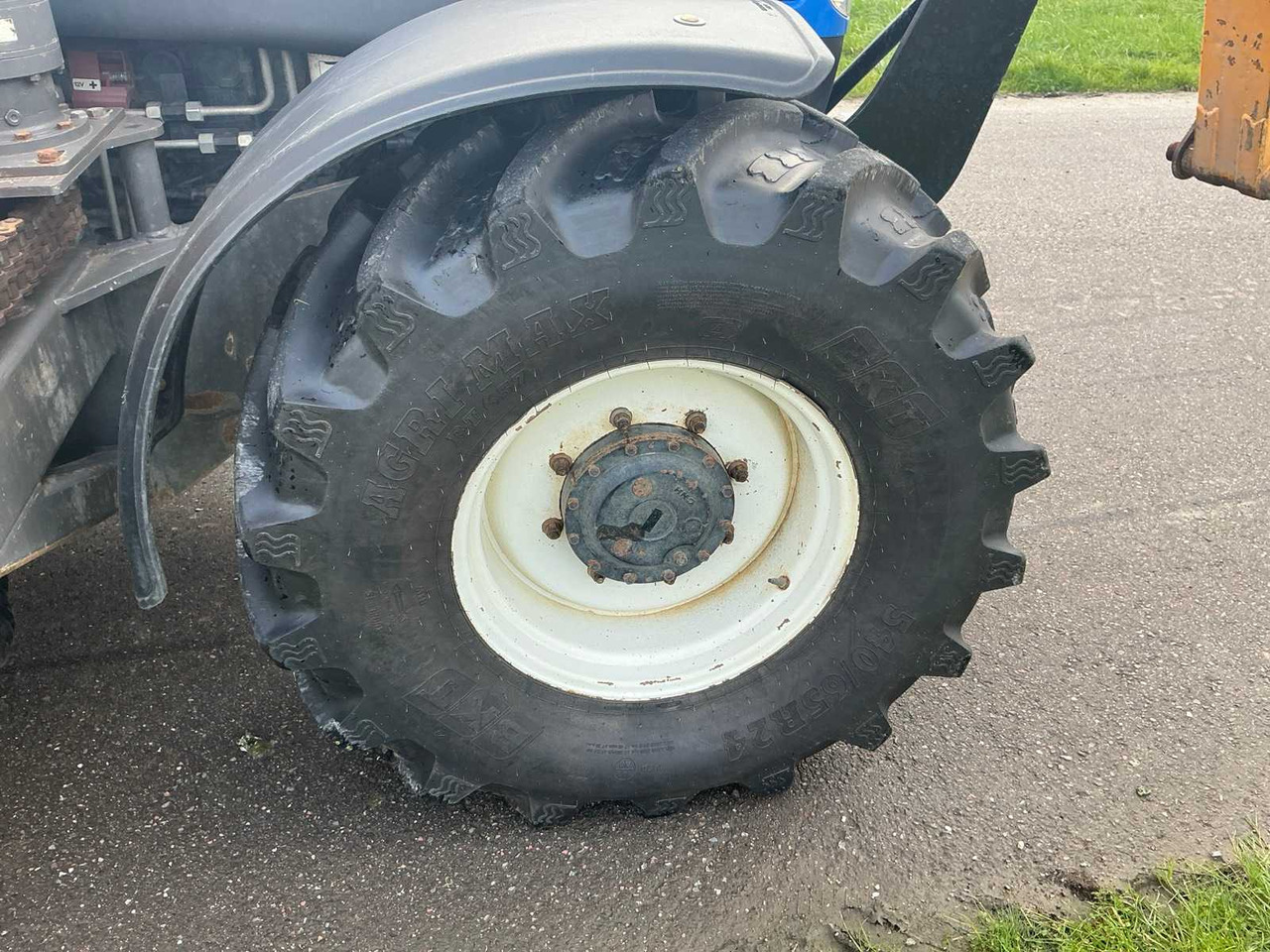 Трактор 2011 NEW HOLLAND T6070 FOUR WHEEL DRIVE FARM TRACTOR: фото 17