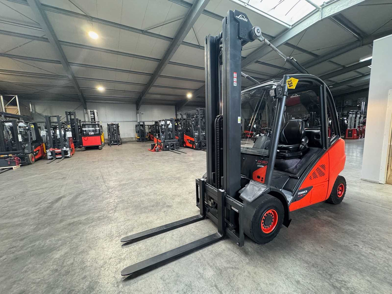 2015 SERVICE + UVV 09/2026 LINDE H30T 3,000KG TRIPLEX 645CM GAS FORKLIFT FORKLIFT 4,066 HOURS - Вилочный погрузчик: фото 1 2015 SERVICE + UVV 09/2026 LINDE H30T 3,000KG TRIPLEX 645CM GAS FORKLIFT FORKLIFT 4,066 HOURS - Вилочный погрузчик: фото 1