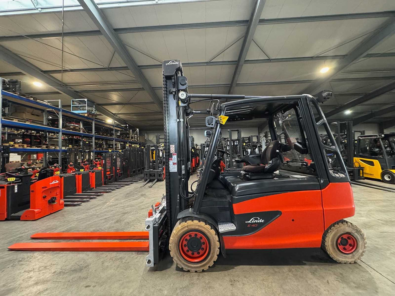 2018 LINDE E40 4.000KG 3.+4. VALVE FORK ADJUSTER ELECTRIC FORKLIFT BATTERY 51/2019 - Вилочный погрузчик: фото 1 2018 LINDE E40 4.000KG 3.+4. VALVE FORK ADJUSTER ELECTRIC FORKLIFT BATTERY 51/2019 - Вилочный погрузчик: фото 1