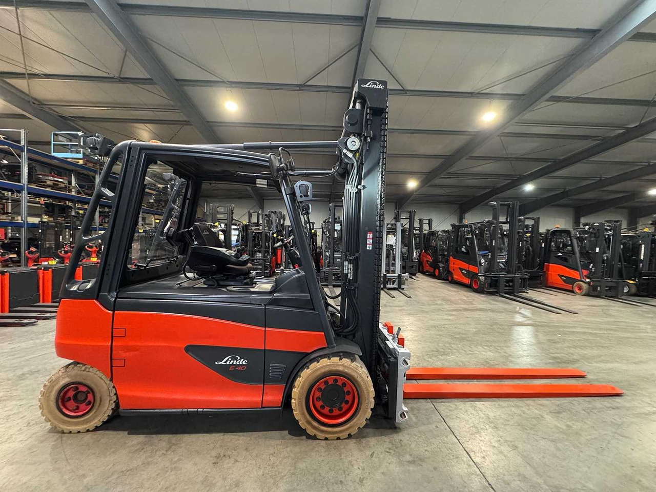 2018 LINDE E40 4.000KG 3.+4. VALVE FORK ADJUSTER ELECTRIC FORKLIFT BATTERY 51/2019 - Вилочный погрузчик: фото 4 2018 LINDE E40 4.000KG 3.+4. VALVE FORK ADJUSTER ELECTRIC FORKLIFT BATTERY 51/2019 - Вилочный погрузчик: фото 4