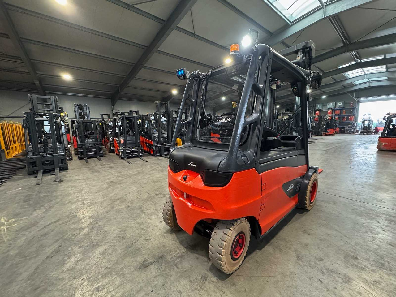 2018 LINDE E40 4.000KG 3.+4. VALVE FORK ADJUSTER ELECTRIC FORKLIFT BATTERY 51/2019 - Вилочный погрузчик: фото 5 2018 LINDE E40 4.000KG 3.+4. VALVE FORK ADJUSTER ELECTRIC FORKLIFT BATTERY 51/2019 - Вилочный погрузчик: фото 5